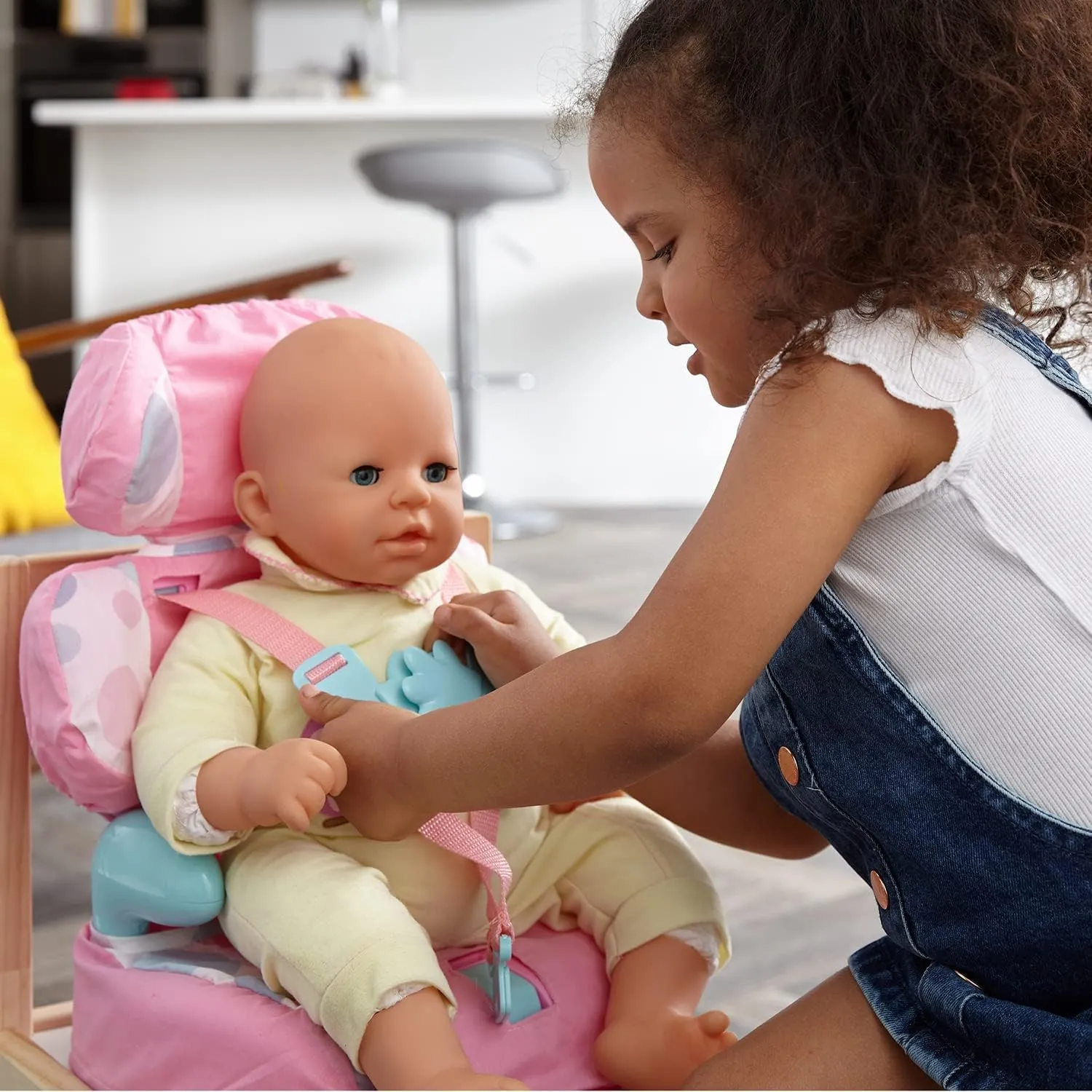 Casdon Baby Huggles Toys - Pink Booster Seat - Car Seat For Dolls with Adjustable Headrest & Buckles - Fits Dolls Sizes Up to 14" - Suitable for Preschool Toys - Playset for Children Aged 3 