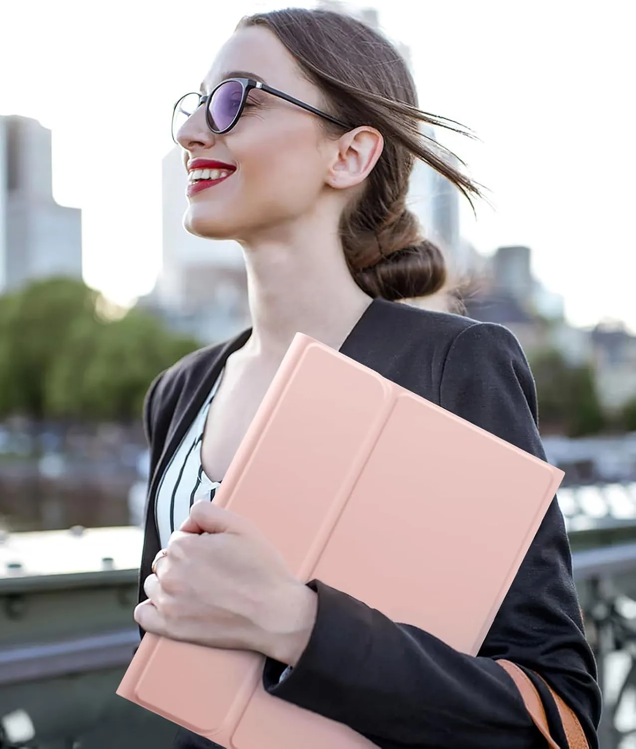 Compatible for iPad 11th 10th Generation Case with Keyboard, Folio Cover with Pencil Holder, Multi-Touch Trackpad, 7 Color Backlit, Detachable Keyboard for iPad (A16) 11th/10th Gen (Light Pink
