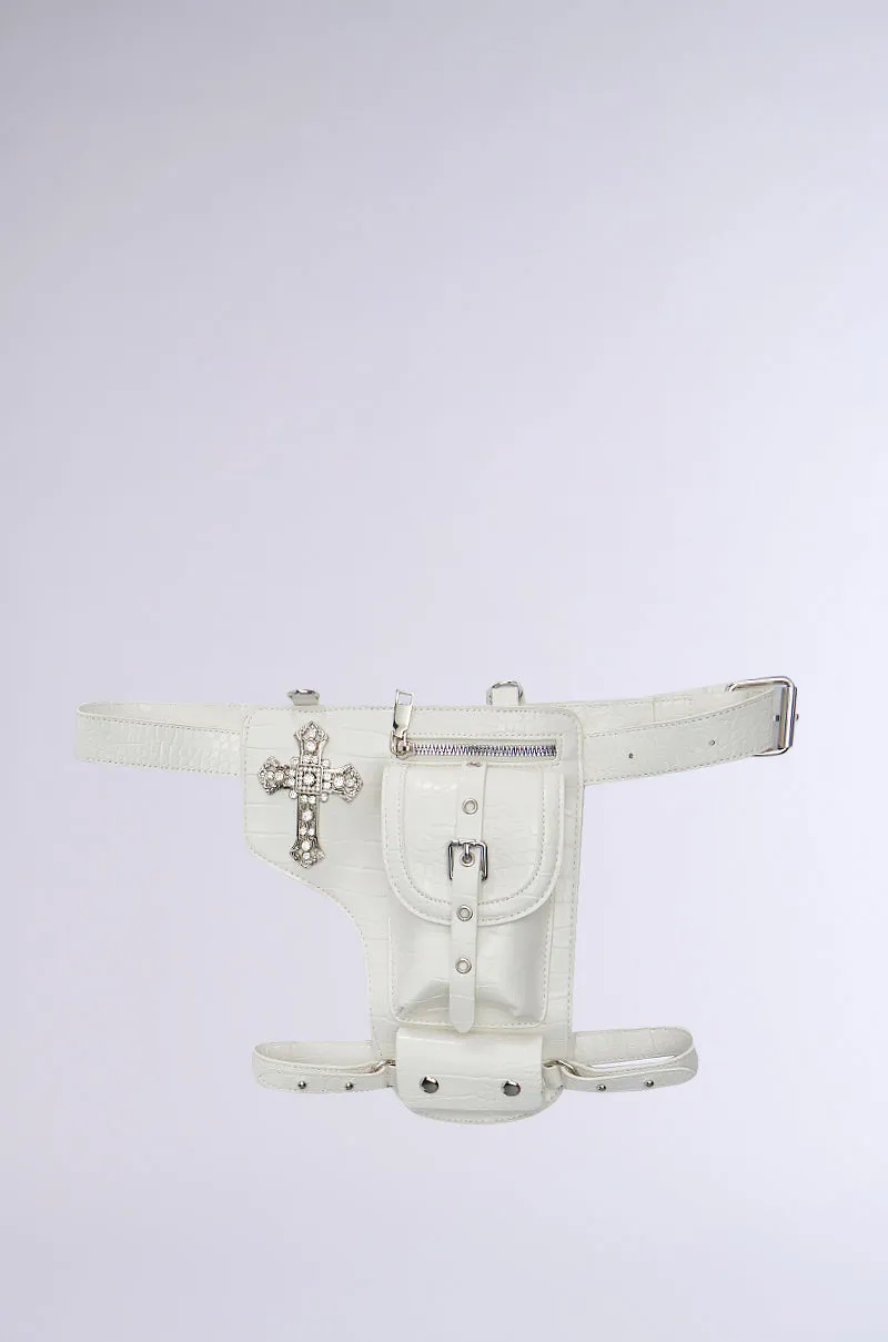CROSSING THE LINE PU BELT BAG IN WHITE