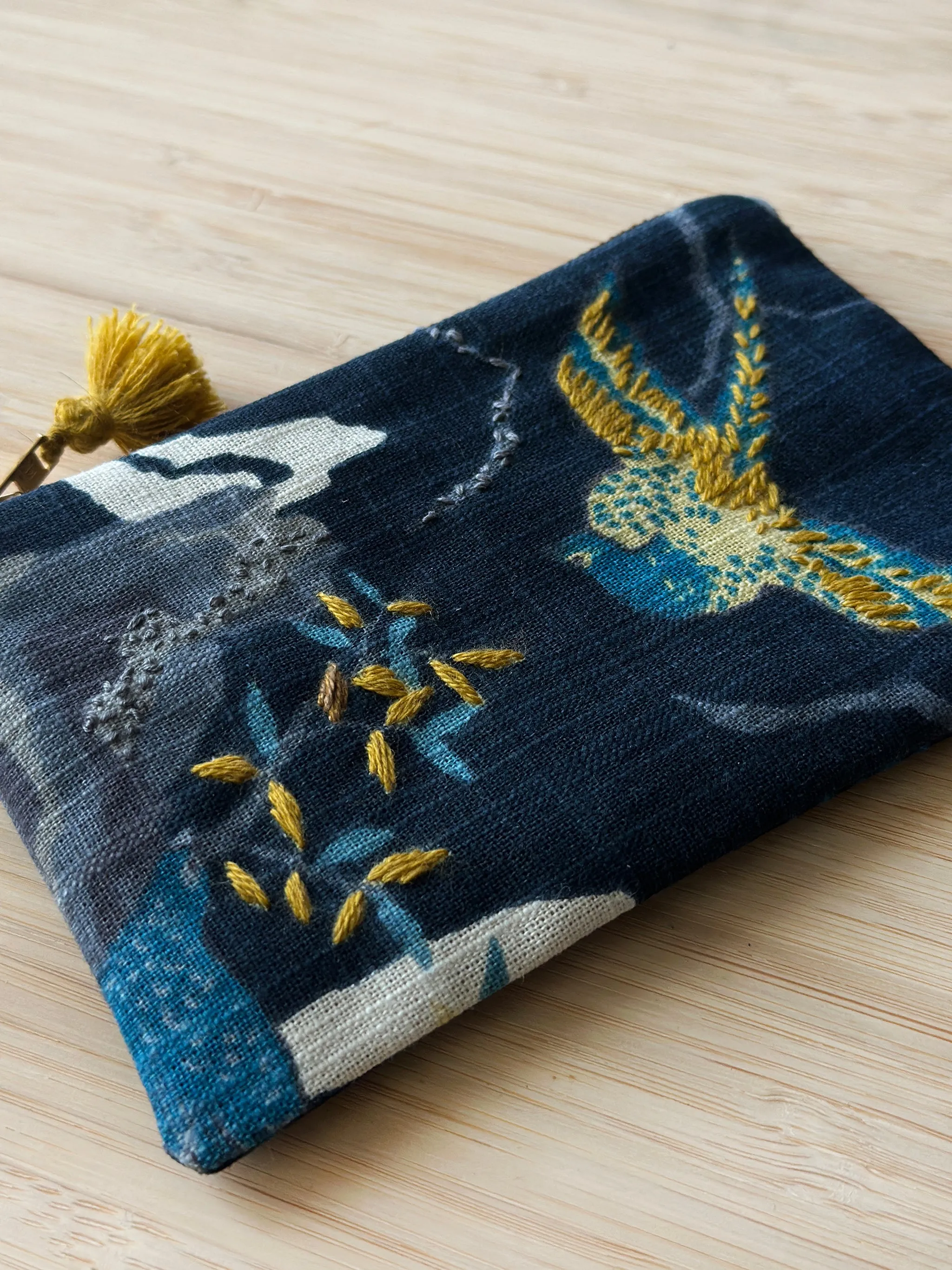 Embroidered Bird Print Zipper Pouch
