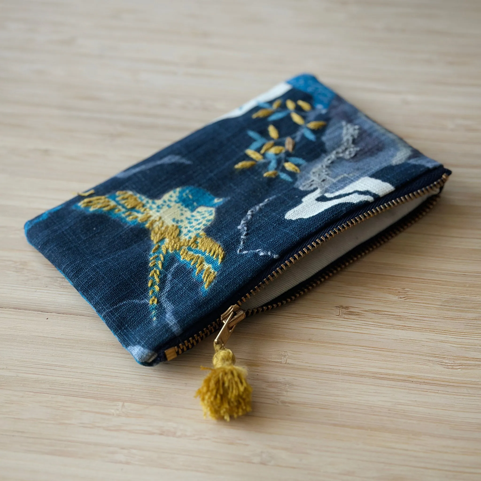 Embroidered Bird Print Zipper Pouch