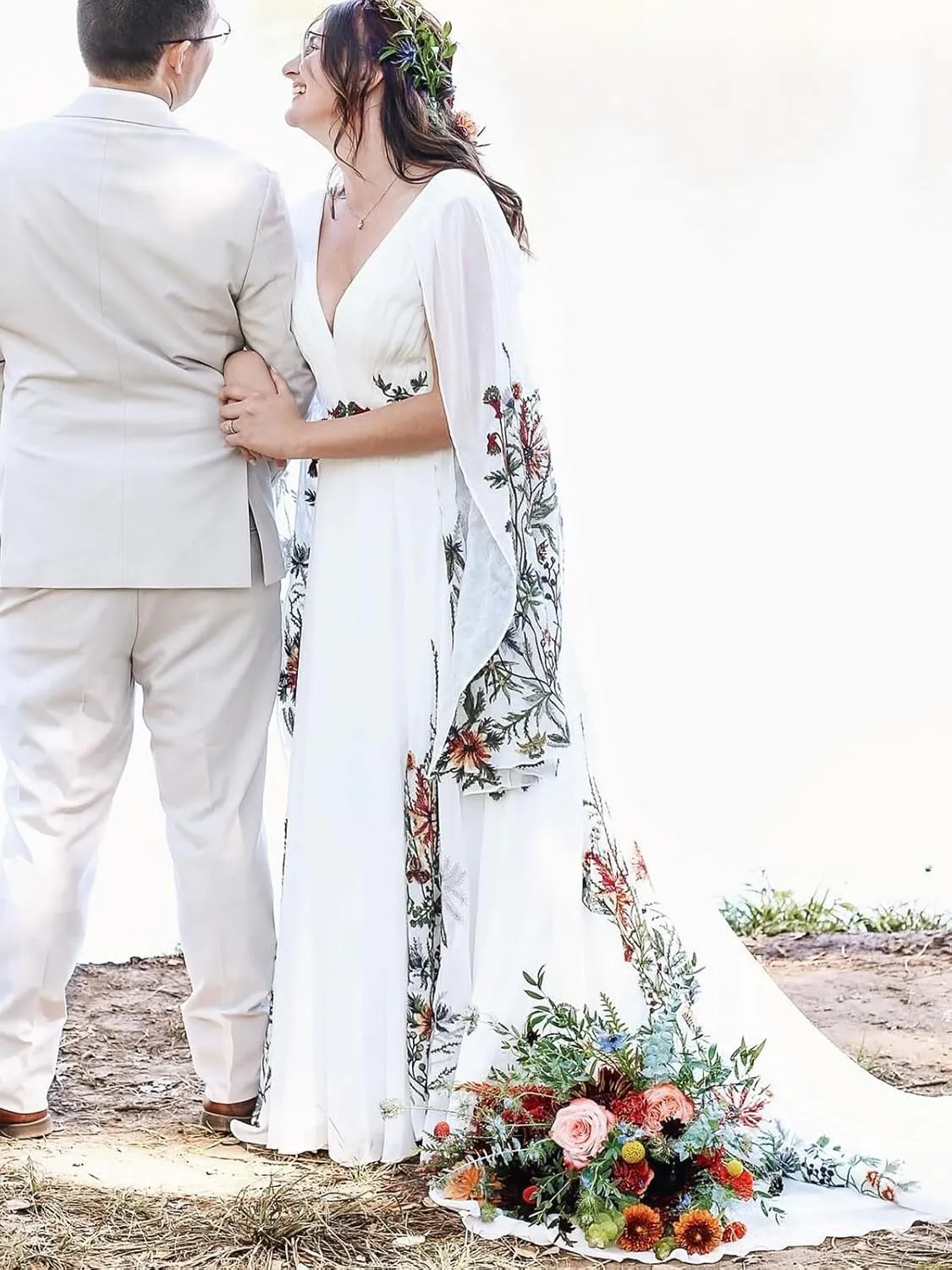 Floral Embroidered Wedding Dresses for Women Bride V Neck Bridal Gowns with Long Sleeves Boho Wedding Dress
