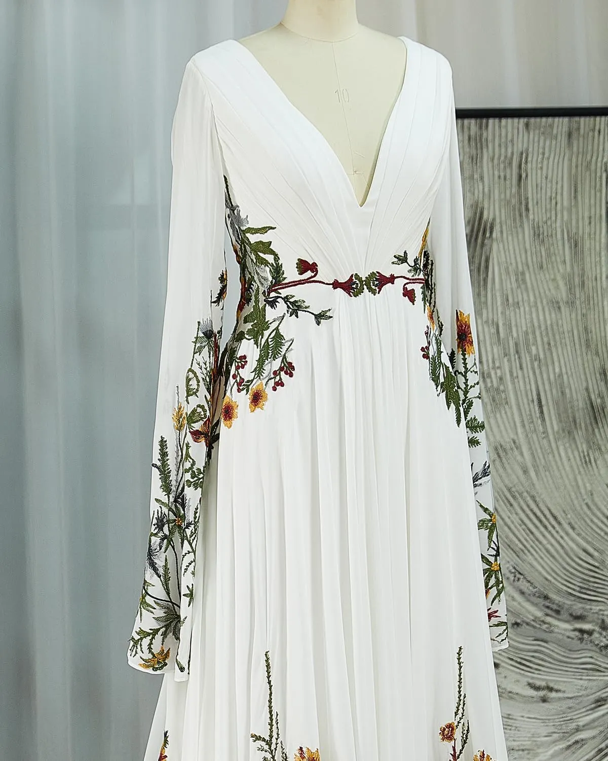 Floral Embroidered Wedding Dresses for Women Bride V Neck Bridal Gowns with Long Sleeves Boho Wedding Dress