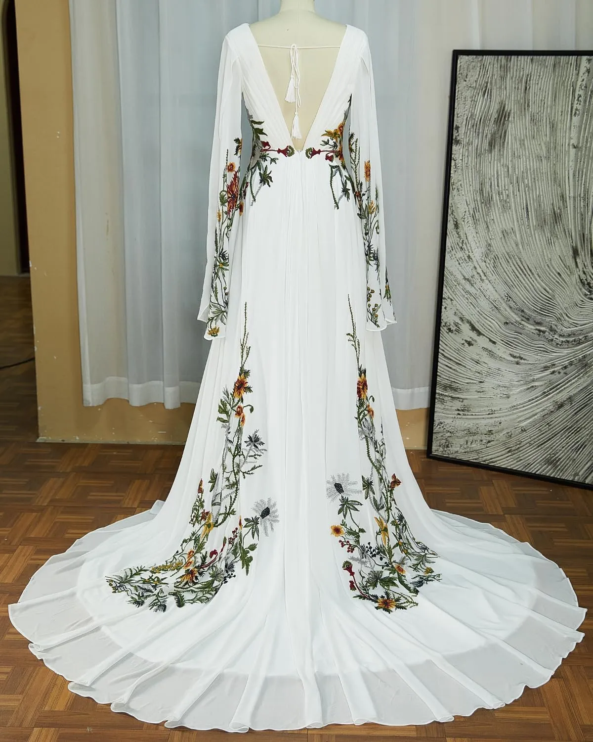 Floral Embroidered Wedding Dresses for Women Bride V Neck Bridal Gowns with Long Sleeves Boho Wedding Dress