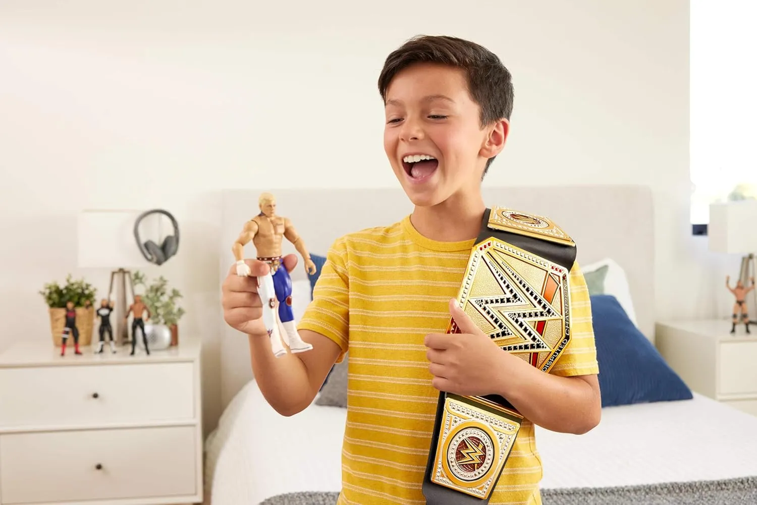 Mattel WWE Championship Title, Undisputed WWE Universal Championship Role-Play & Costume Accessory, Wearable Leather-like Belt 3  Feet with One-Time Adjustment