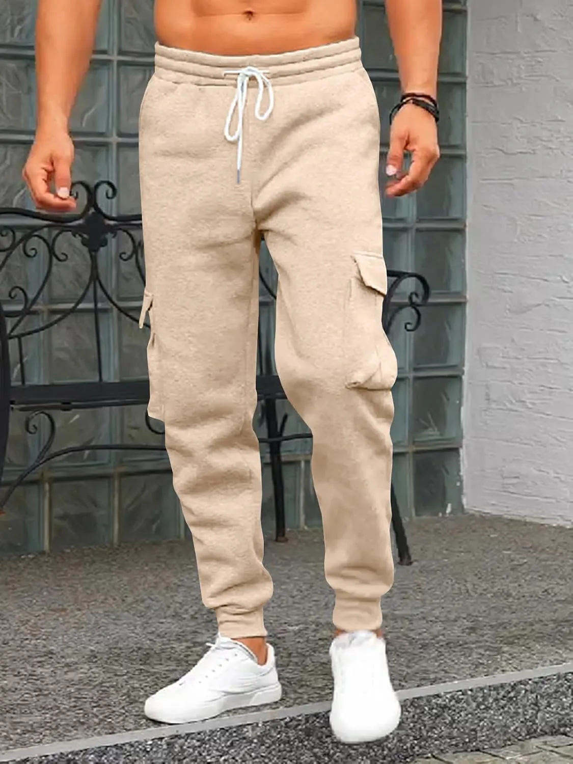 Mens Fleece Cargo Sweatpants Heavyweight Elastic Waist Pants with Pockets Baggy Drawstring Jogger Pants