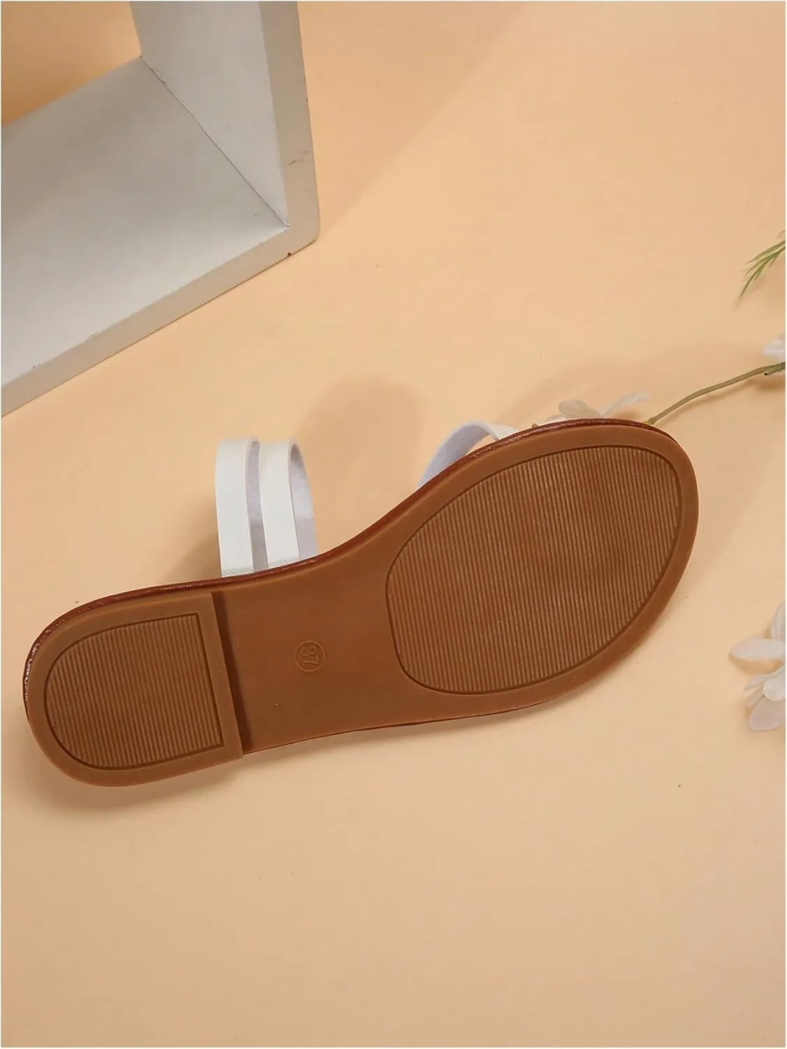 OYOANGLE Women's PU Leather Toe Ring Sandals Open Toe Strappy Flat Sandals Outdoor Beach Flip Flops