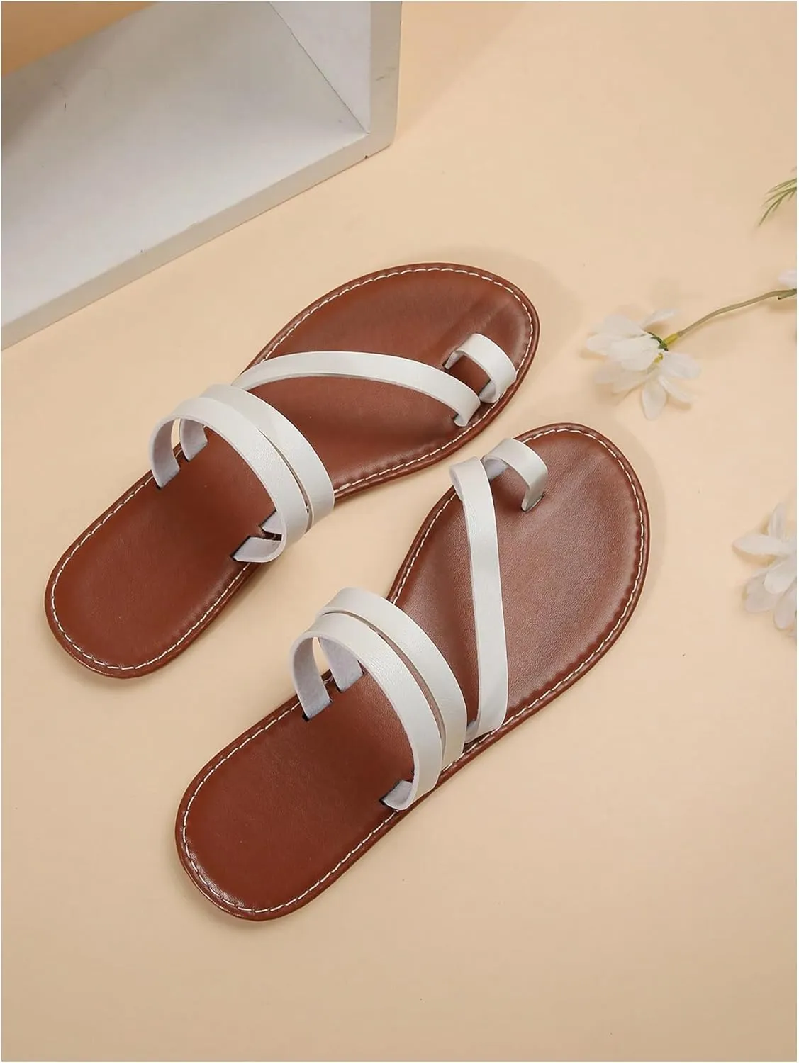 OYOANGLE Women's PU Leather Toe Ring Sandals Open Toe Strappy Flat Sandals Outdoor Beach Flip Flops