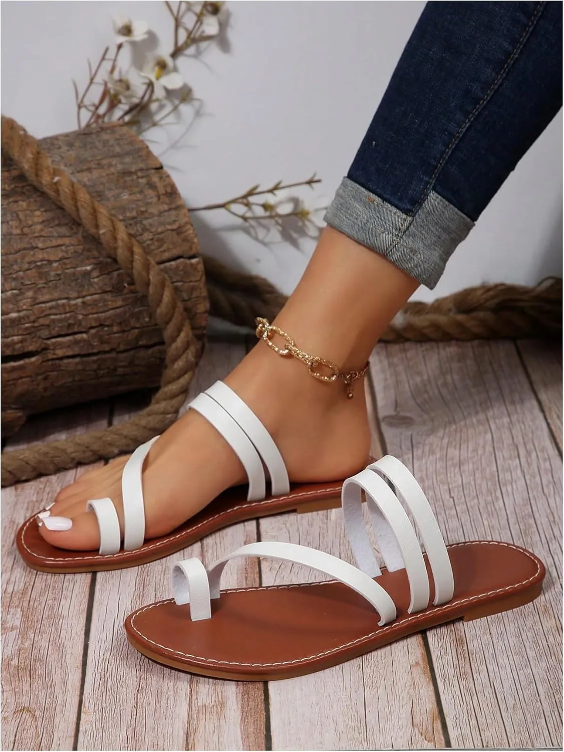 OYOANGLE Women's PU Leather Toe Ring Sandals Open Toe Strappy Flat Sandals Outdoor Beach Flip Flops