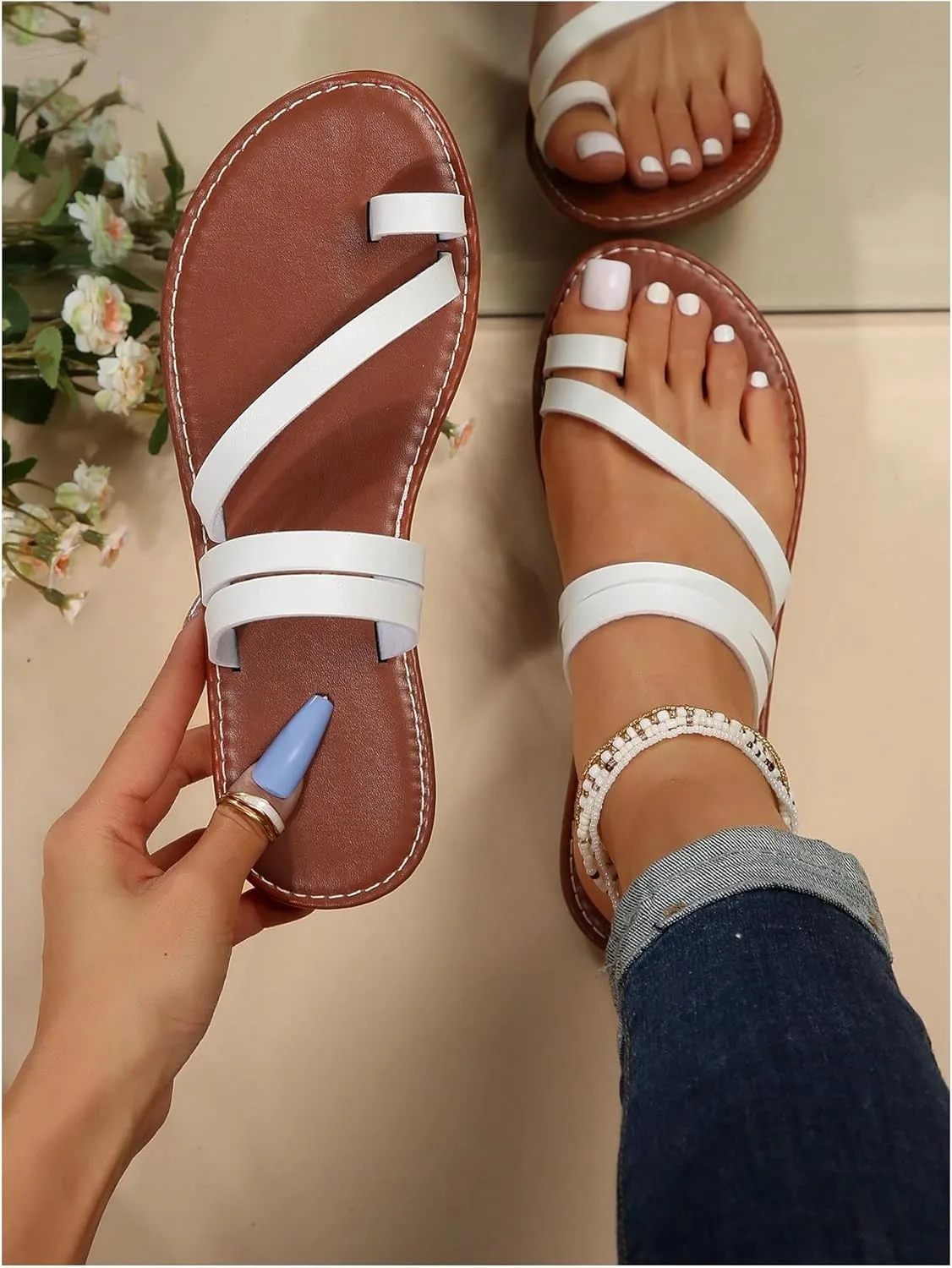 OYOANGLE Women's PU Leather Toe Ring Sandals Open Toe Strappy Flat Sandals Outdoor Beach Flip Flops