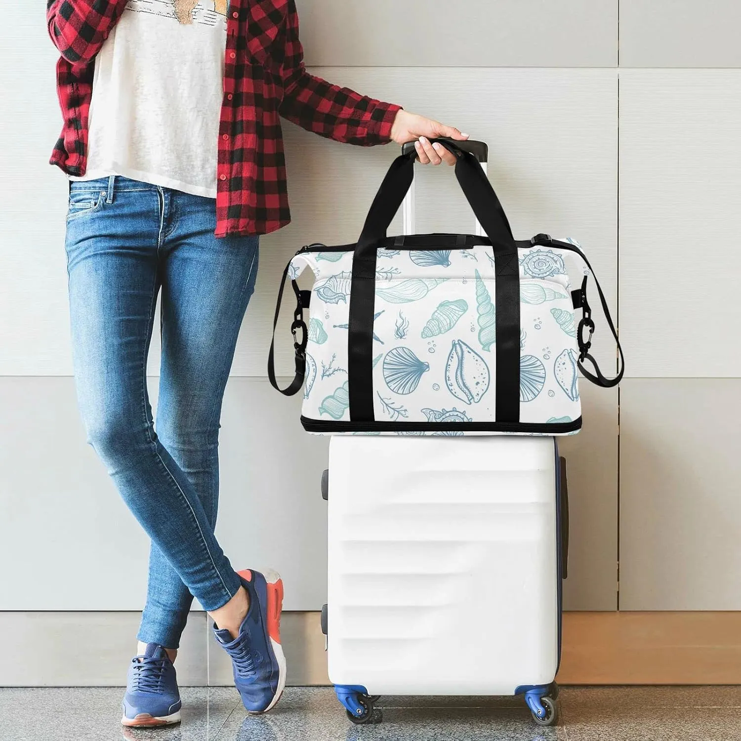 Seamless Turquoise Blue Seashells, Starfish, Seaweed, Corals Gym Duffel Bag, Polyester Travel Weekender Luggage Handbag with Waterproof Pocket for Wet Items, Unisex Foldable Tote for Sports