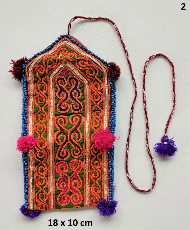 Vintage Banjara pouch - travel wallet - wallet - purse with embroidery and tassel