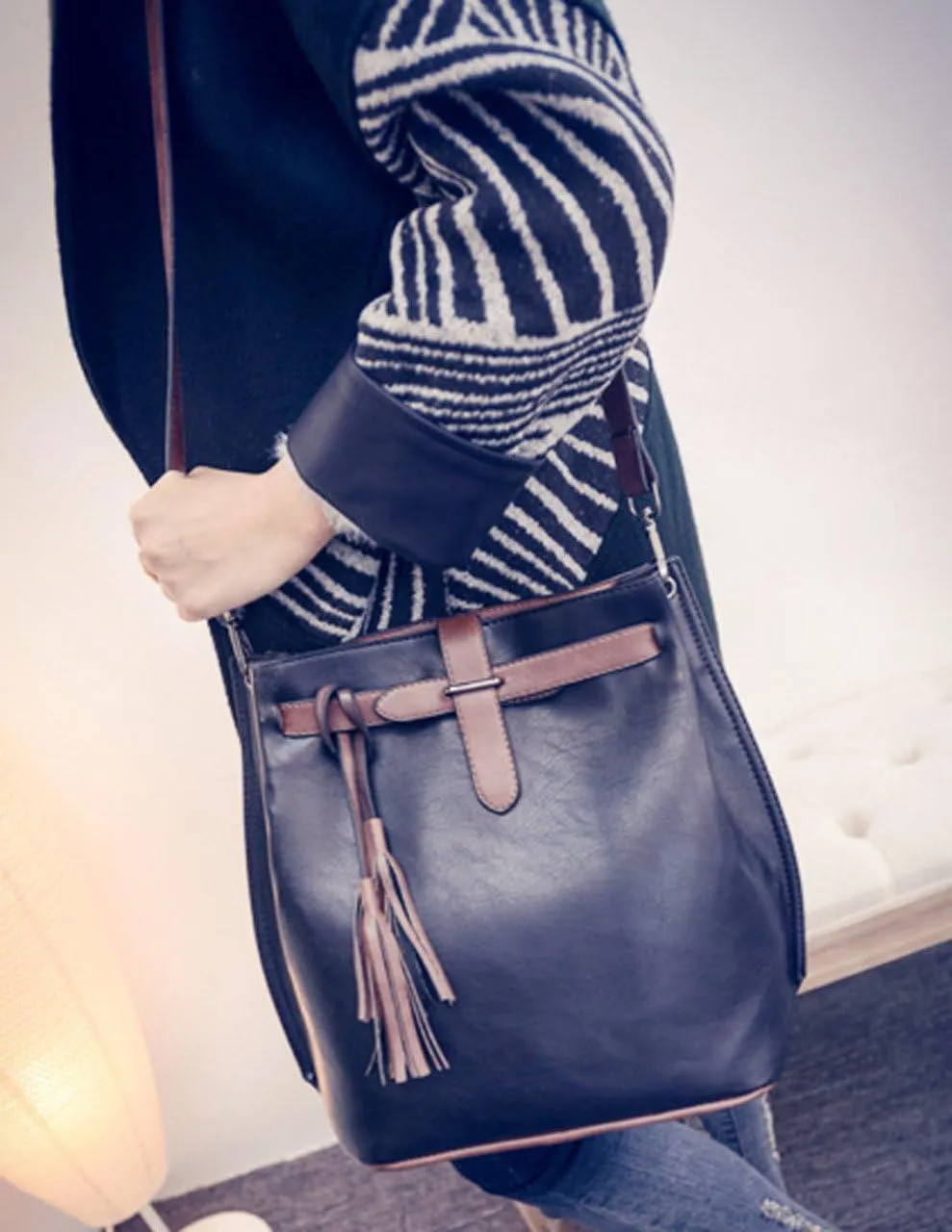 Vintage PU Leather Bucket Bag with Tassle