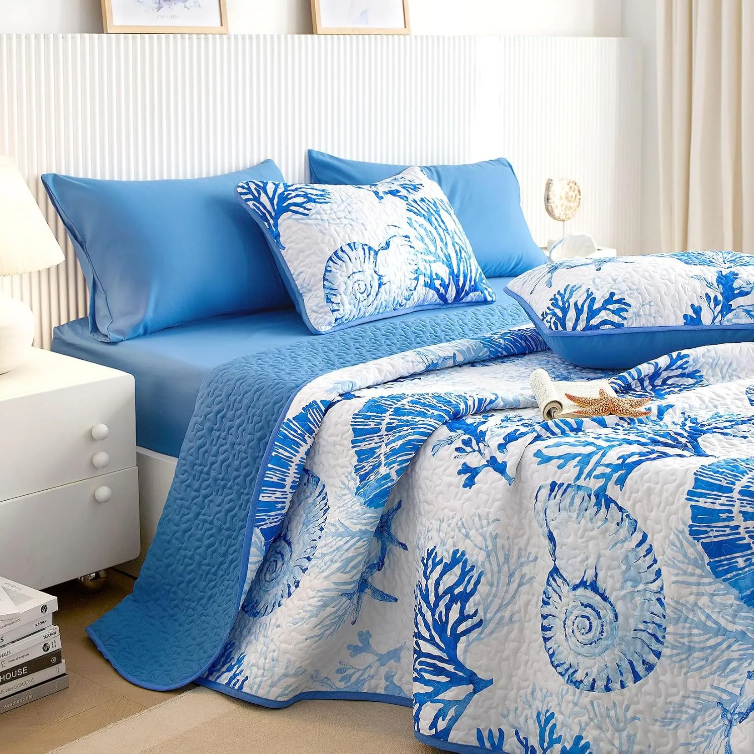 Wake In Cloud - Coastal Quilt Set, Nautical Ocean Beach Themed Tropical Summer Patterned, Reversible Lightweight Bedspread Coverlet, 3 Pieces, Blue White, King Size
