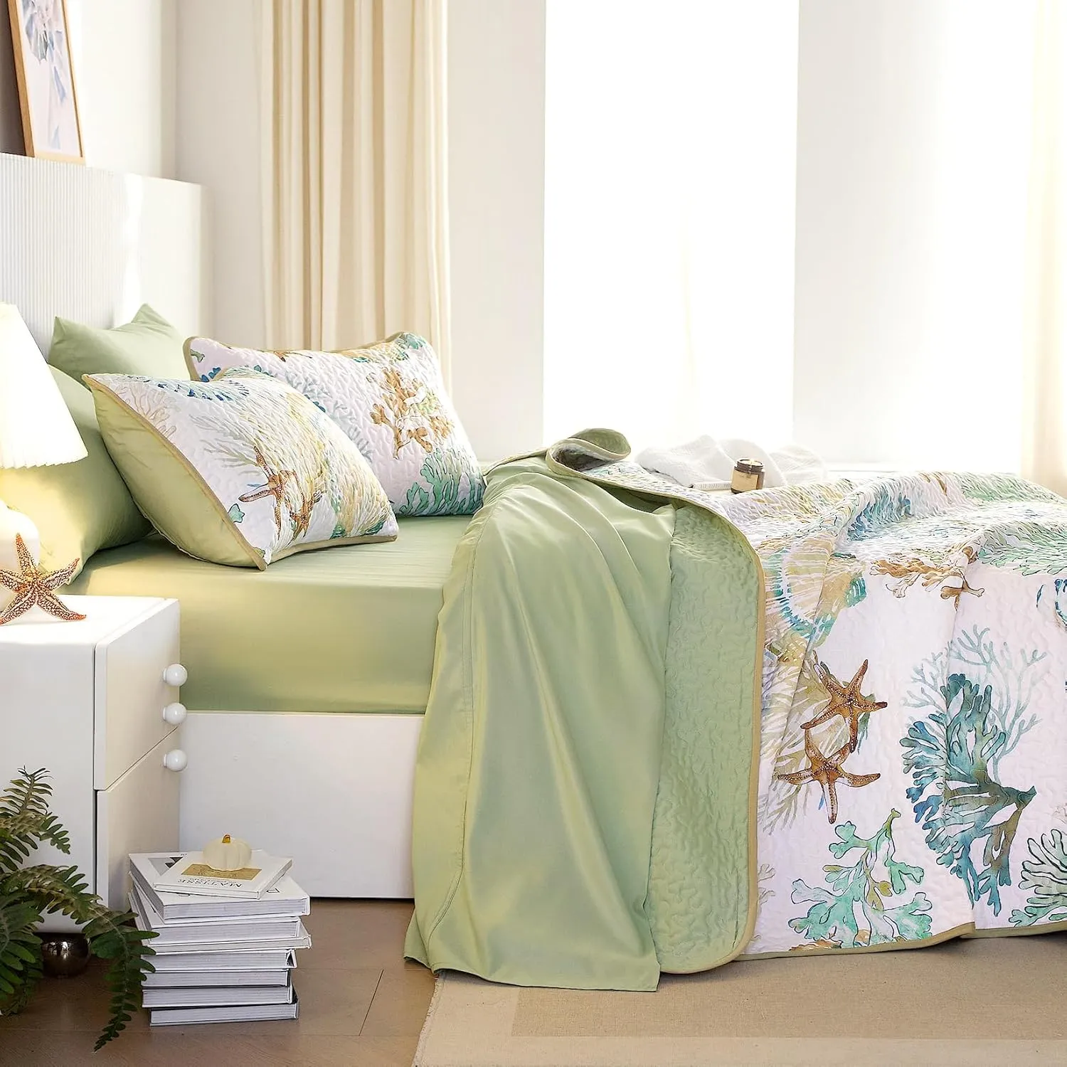 Wake In Cloud - Coastal Quilt Set, Nautical Ocean Beach Themed Tropical Summer Patterned, Reversible Lightweight Bedspread Coverlet, 3 Pieces, Green Tan, King Size