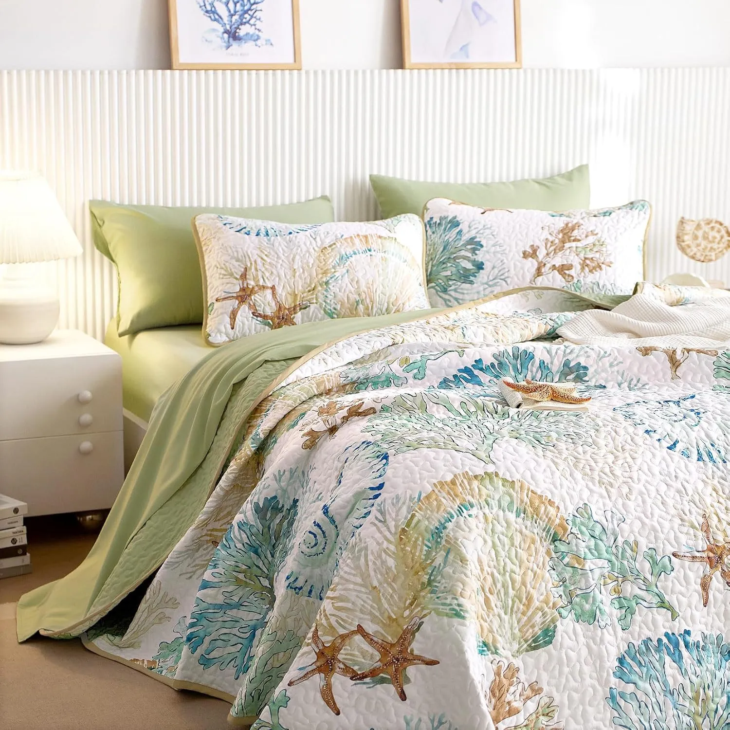 Wake In Cloud - Coastal Quilt Set, Nautical Ocean Beach Themed Tropical Summer Patterned, Reversible Lightweight Bedspread Coverlet, 3 Pieces, Green Tan, King Size