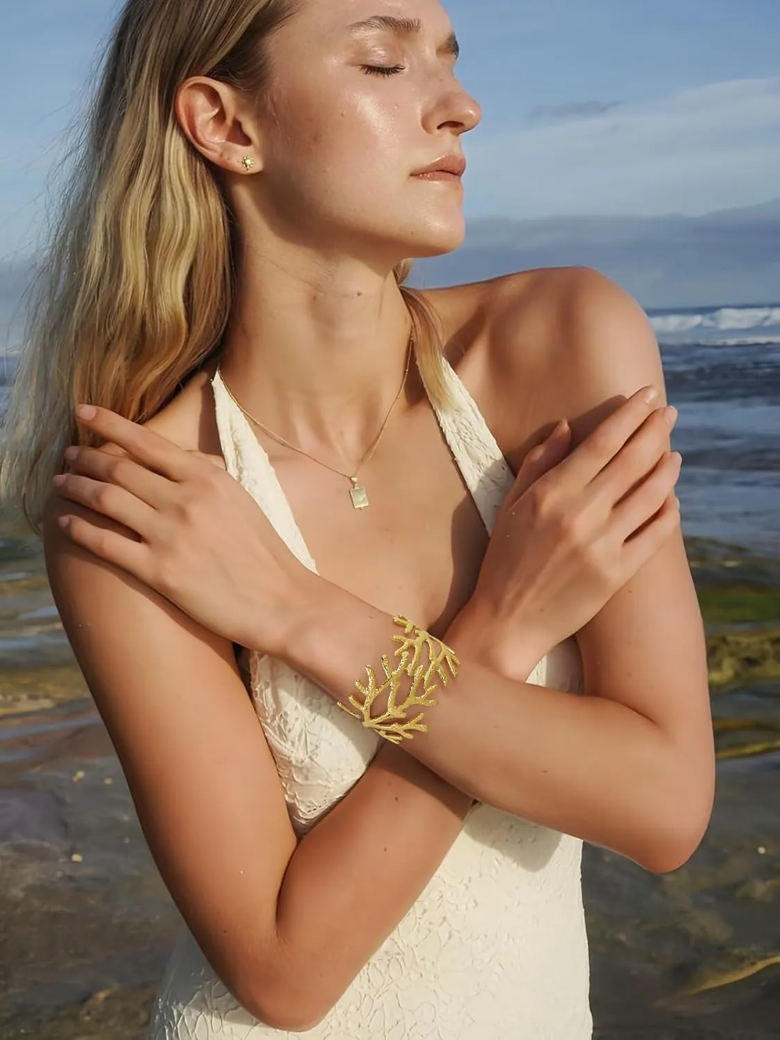 WOWORAMA Chunky Gold Shell Cuff Bracelets for Women Wide Hammered Starfish Bracelet Gold Coral Reef Bracelet Boho Summer Beach Statement Bracelet