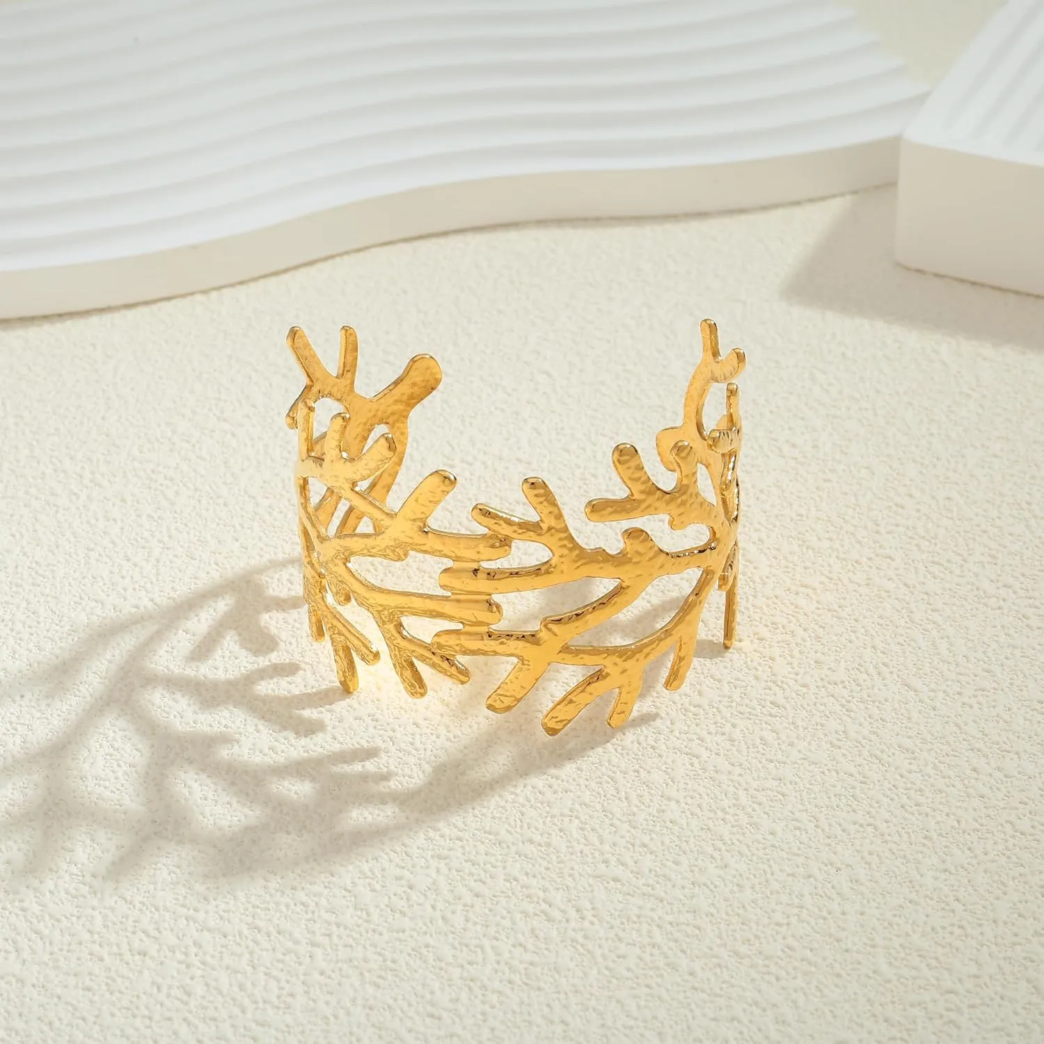 WOWORAMA Chunky Gold Shell Cuff Bracelets for Women Wide Hammered Starfish Bracelet Gold Coral Reef Bracelet Boho Summer Beach Statement Bracelet