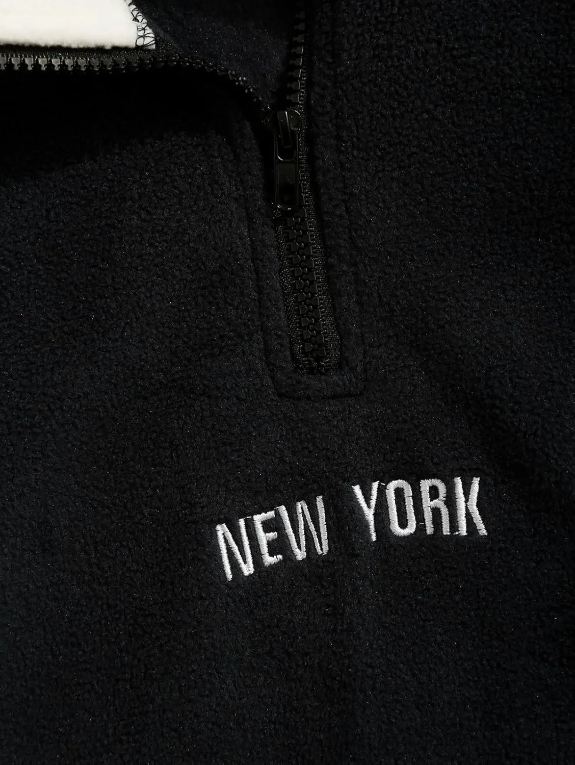 ZAFUL Men's Polar Fleece Sweatshirt Letter NEW YORK Embroidered Quarter Zip Kangaroo Pocket Color Block Stand Collar Pullover